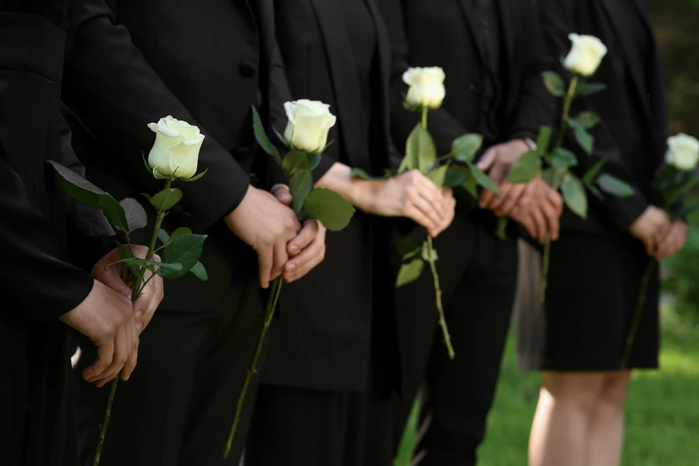 zwarte kleding op een begrafenis